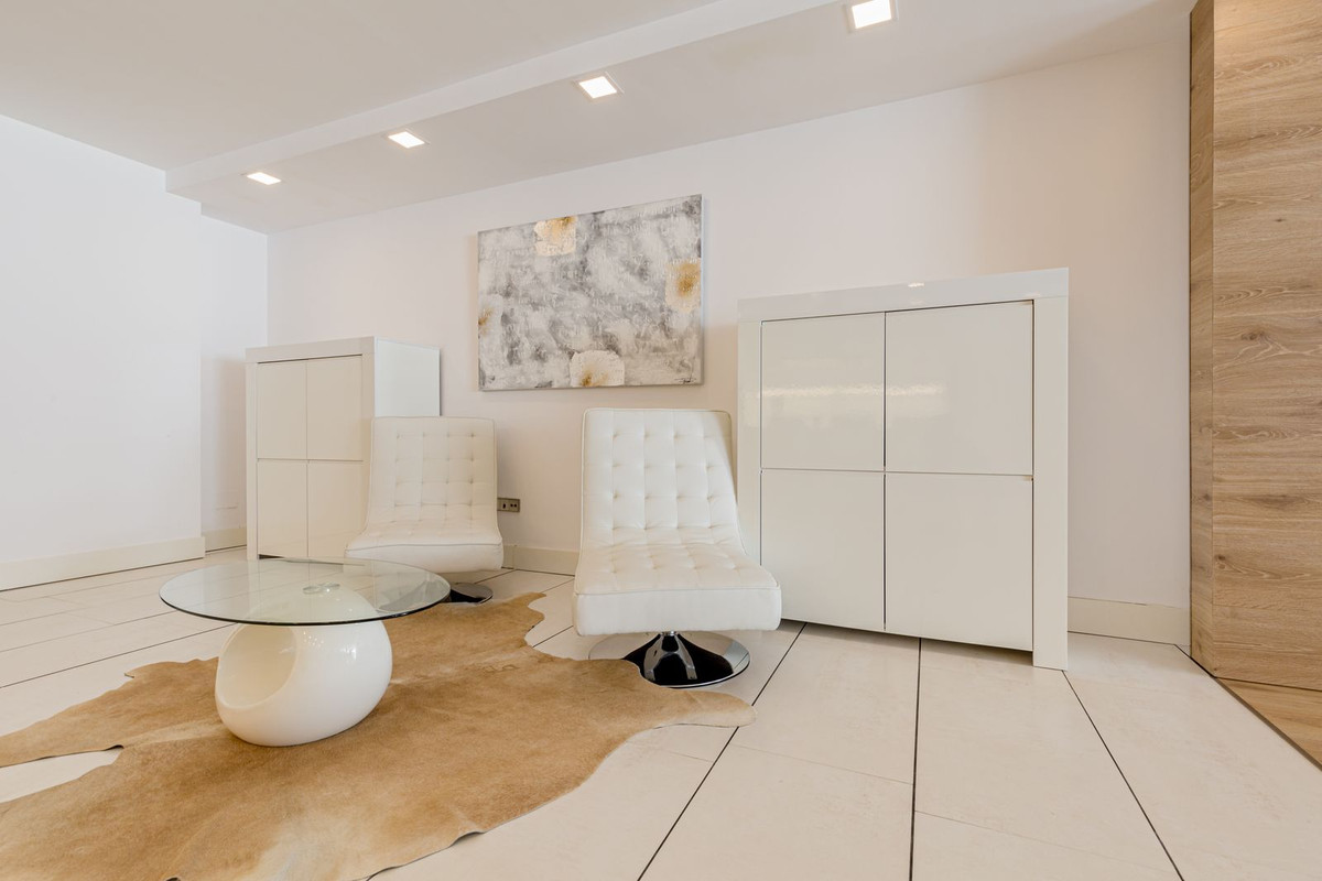 3 Bed Apartment for sale in Puerto Banús Costa Del Sol, Málaga, Spain