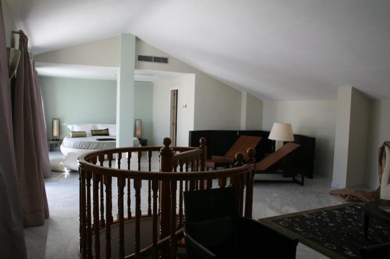 3 Bed Apartment for sale in Puerto Banús Costa Del Sol, Málaga, Spain