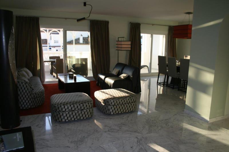 3 Bed Apartment for sale in Puerto Banús Costa Del Sol, Málaga, Spain