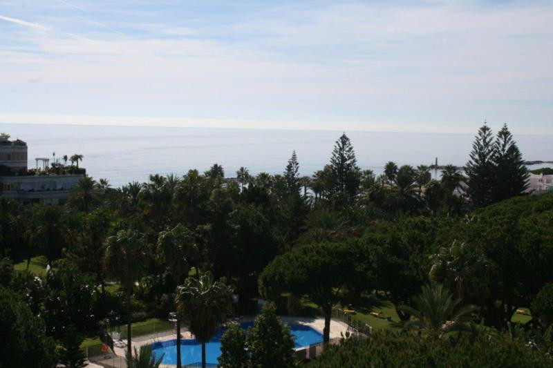 3 Bed Apartment for sale in Puerto Banús Costa Del Sol, Málaga, Spain