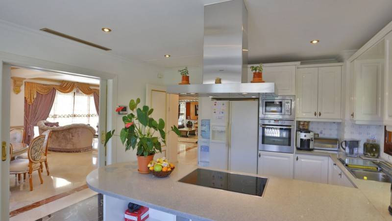 5 Bed Townhouse for sale in Sierra Blanca Costa Del Sol, Málaga, Spain