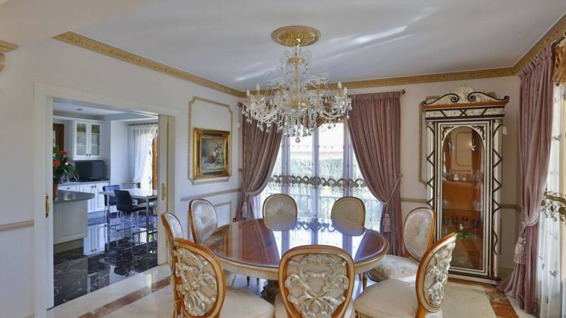 5 Bed Townhouse for sale in Sierra Blanca Costa Del Sol, Málaga, Spain
