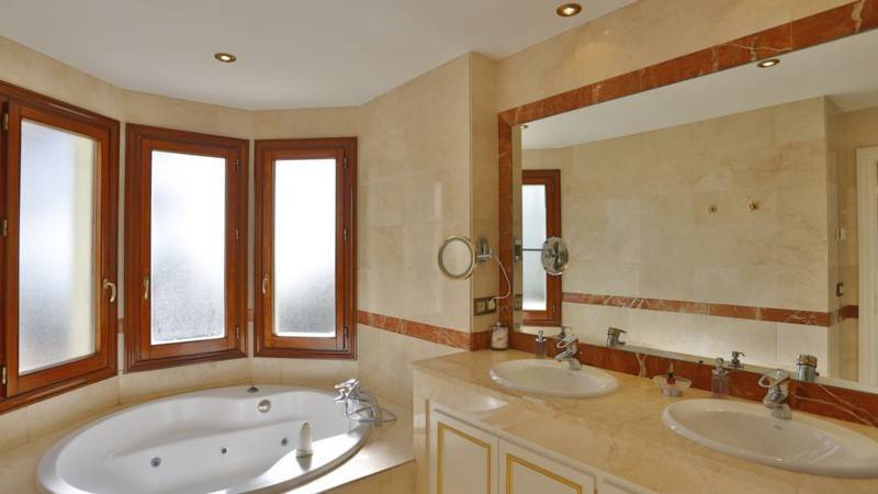 5 Bed Townhouse for sale in Sierra Blanca Costa Del Sol, Málaga, Spain