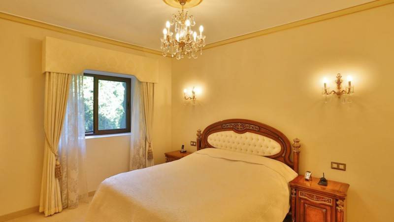 5 Bed Townhouse for sale in Sierra Blanca Costa Del Sol, Málaga, Spain