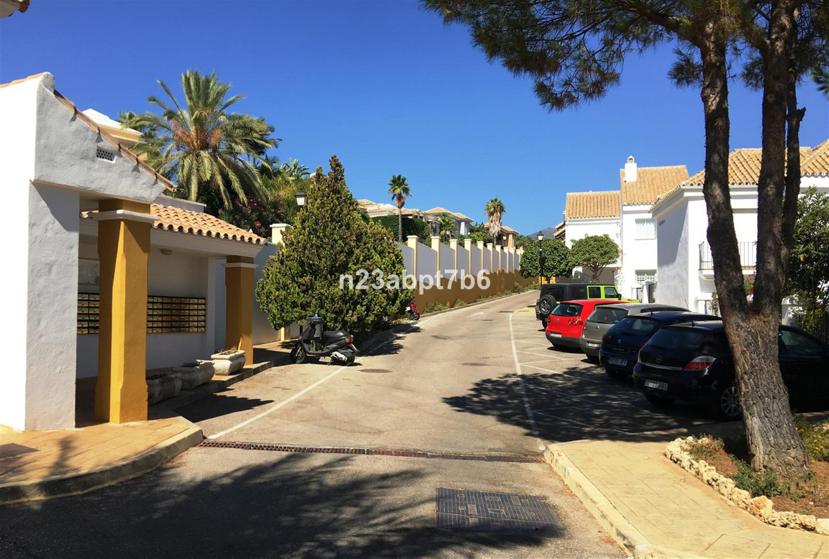 2 Bed Apartment for sale in Nueva Andalucía Costa Del Sol, Málaga, Spain