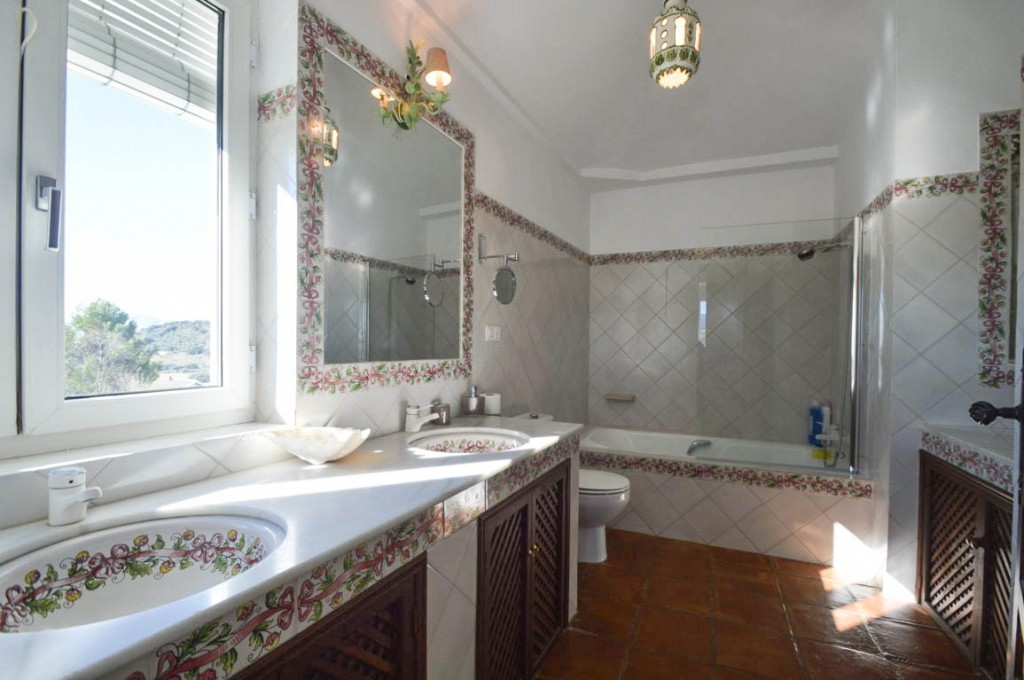 10 Bed Townhouse for sale in Ronda Costa Del Sol, Málaga, Spain