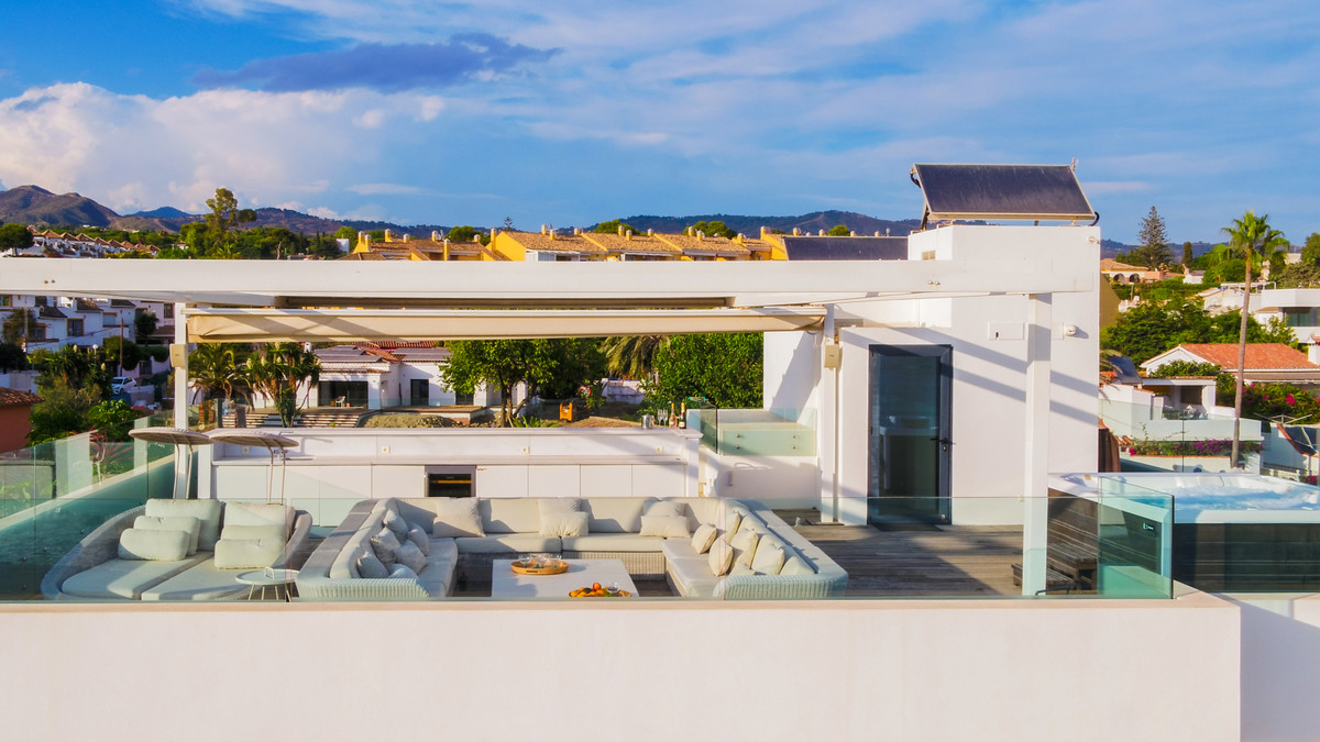 Se vende Villa - Chalet de 6 dormitorios en Costa Del Sol, Málaga, España