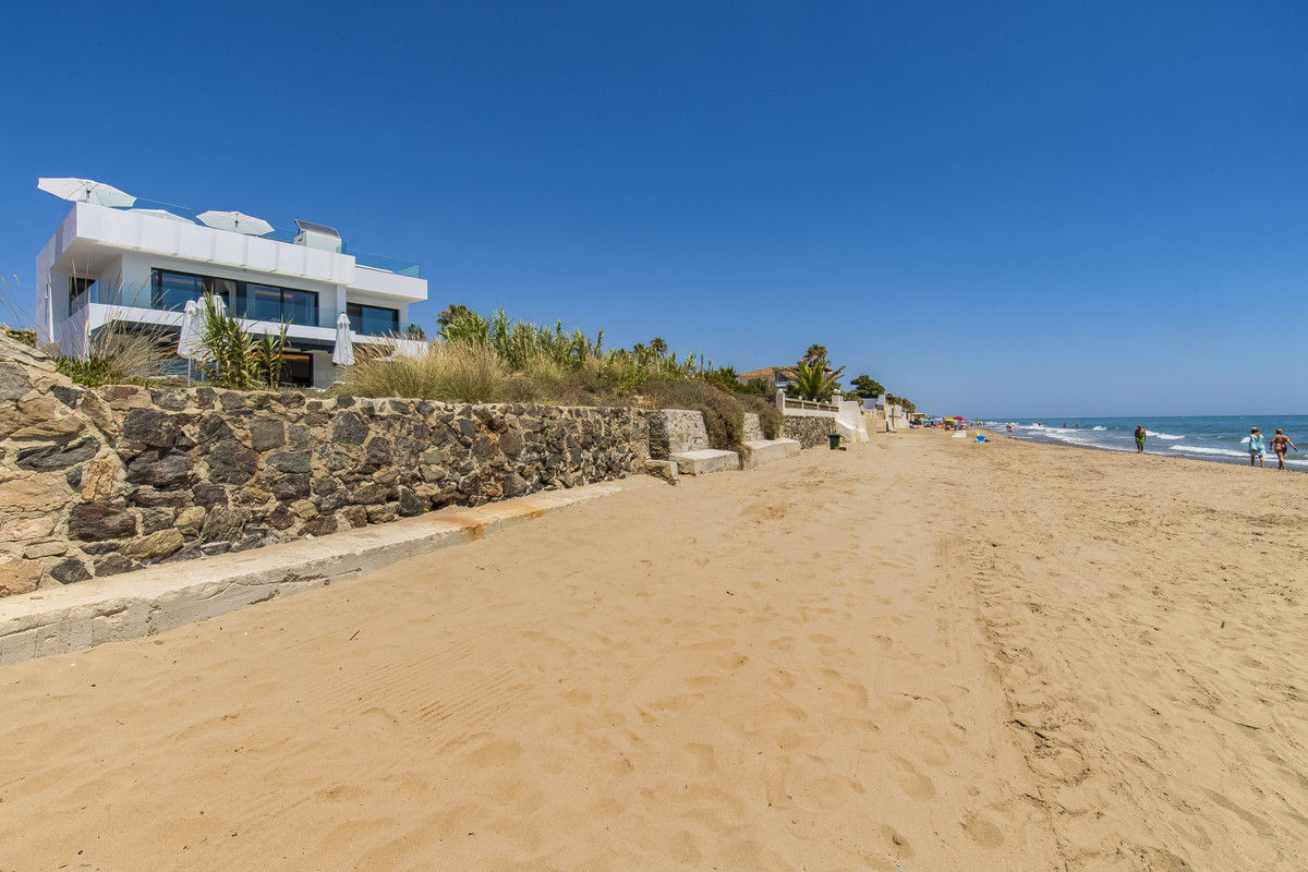Se vende Villa - Chalet de 6 dormitorios en Costa Del Sol, Málaga, España