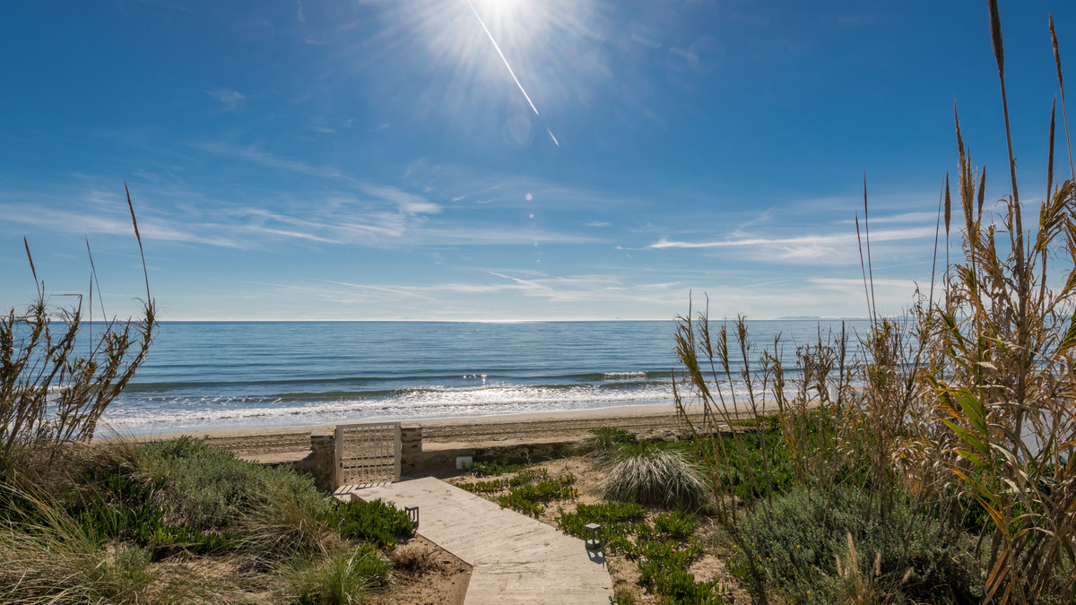 Se vende Villa - Chalet de 6 dormitorios en Costa Del Sol, Málaga, España