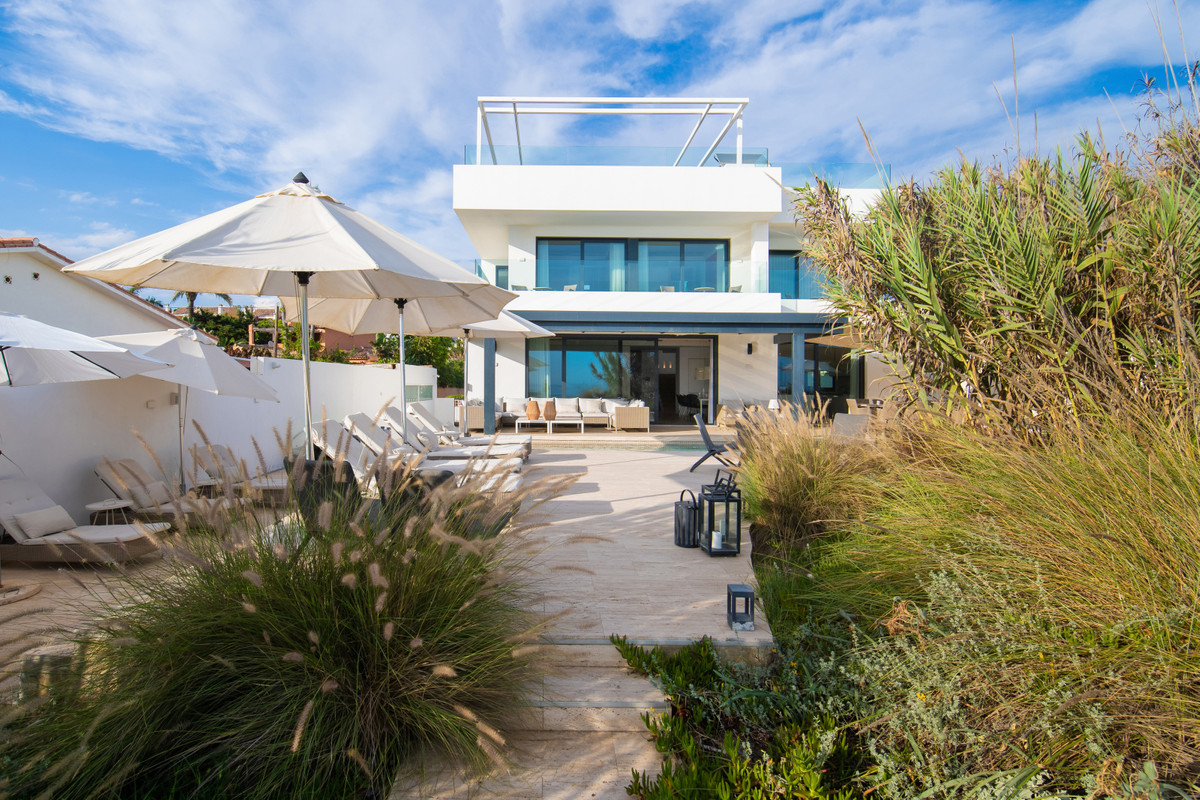 Se vende Villa - Chalet de 6 dormitorios en Costa Del Sol, Málaga, España