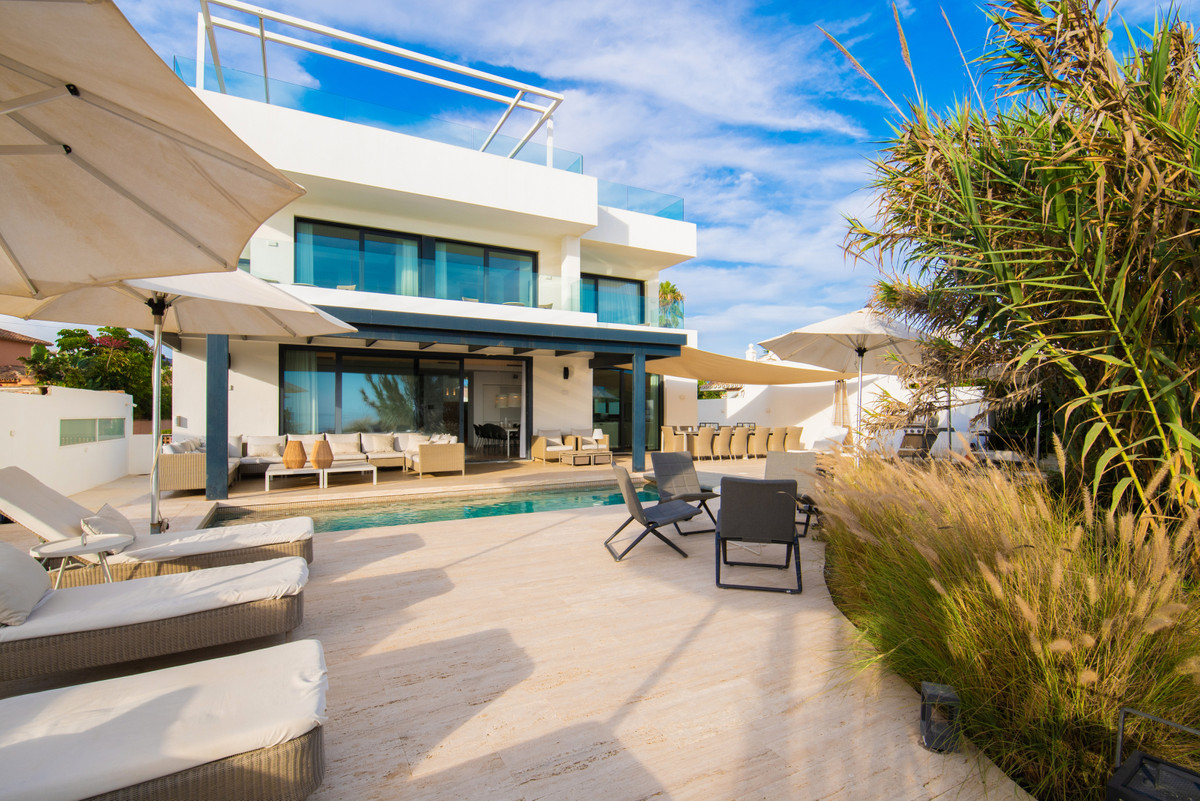 Se vende Villa - Chalet de 6 dormitorios en Costa Del Sol, Málaga, España
