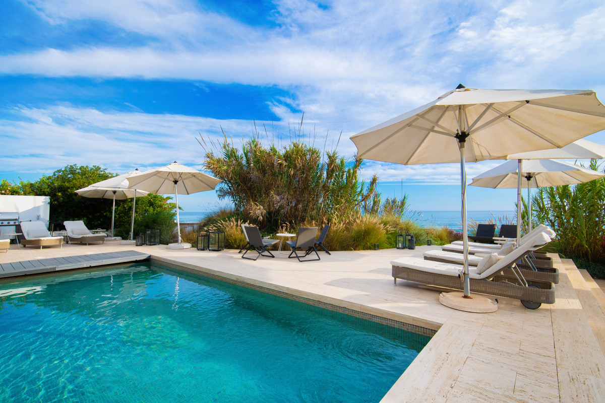 Se vende Villa - Chalet de 6 dormitorios en Costa Del Sol, Málaga, España