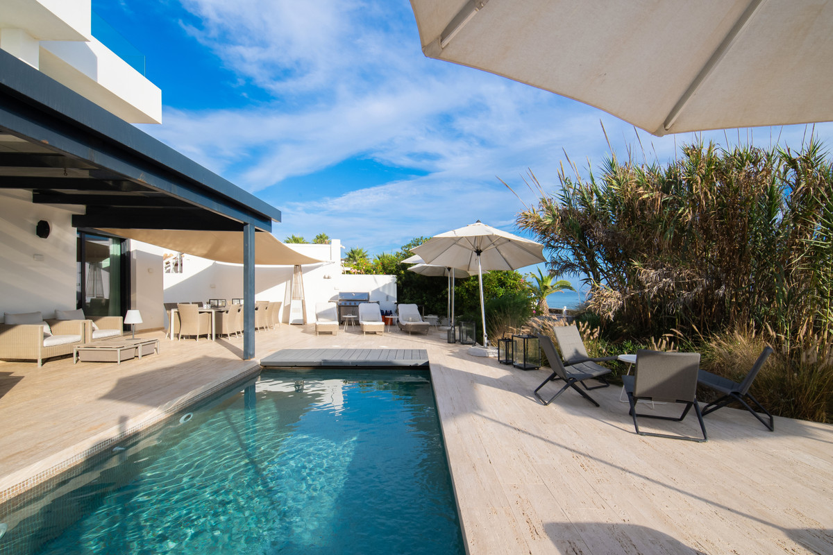 Se vende Villa - Chalet de 6 dormitorios en Costa Del Sol, Málaga, España