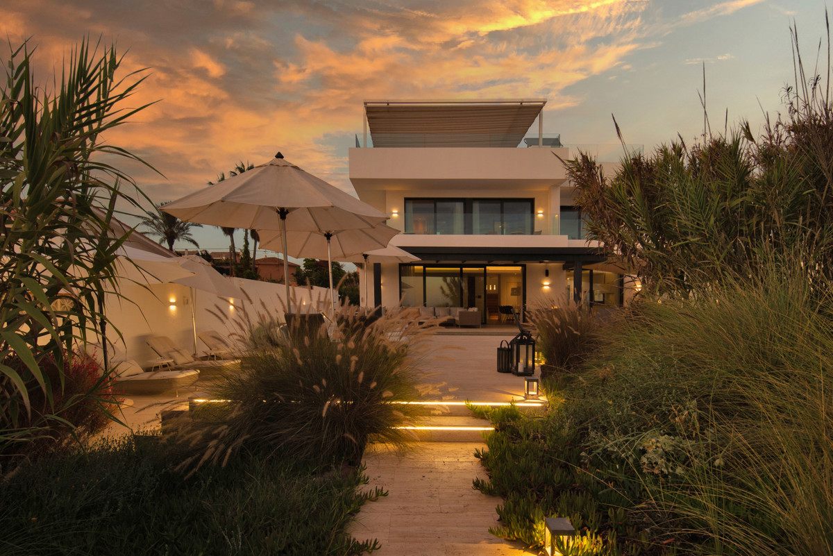 Se vende Villa - Chalet de 6 dormitorios en Costa Del Sol, Málaga, España