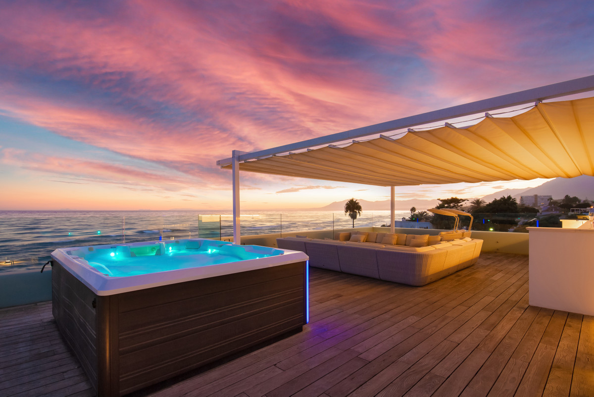 Se vende Villa - Chalet de 6 dormitorios en Costa Del Sol, Málaga, España