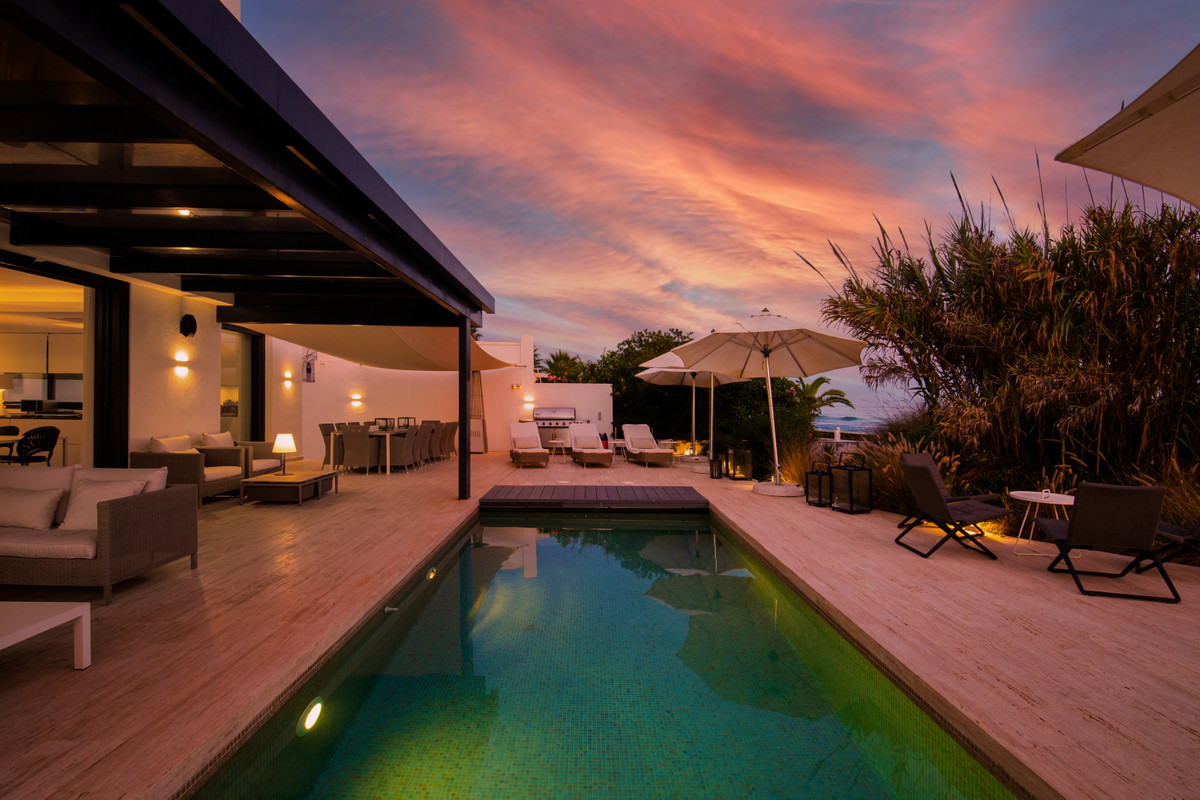 Se vende Villa - Chalet de 6 dormitorios en Costa Del Sol, Málaga, España