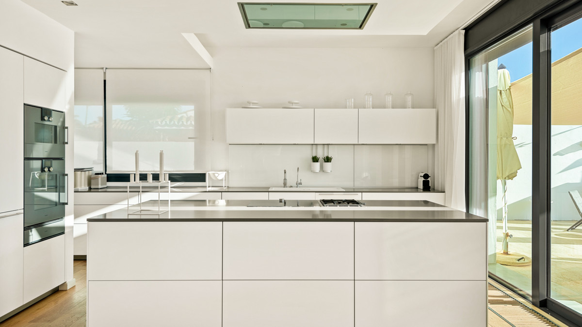 Se vende Villa - Chalet de 6 dormitorios en Costa Del Sol, Málaga, España