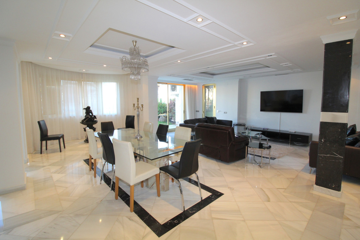 Se vende Apartamento Planta Baja de 4 dormitorios en Costa Del Sol, Málaga, España