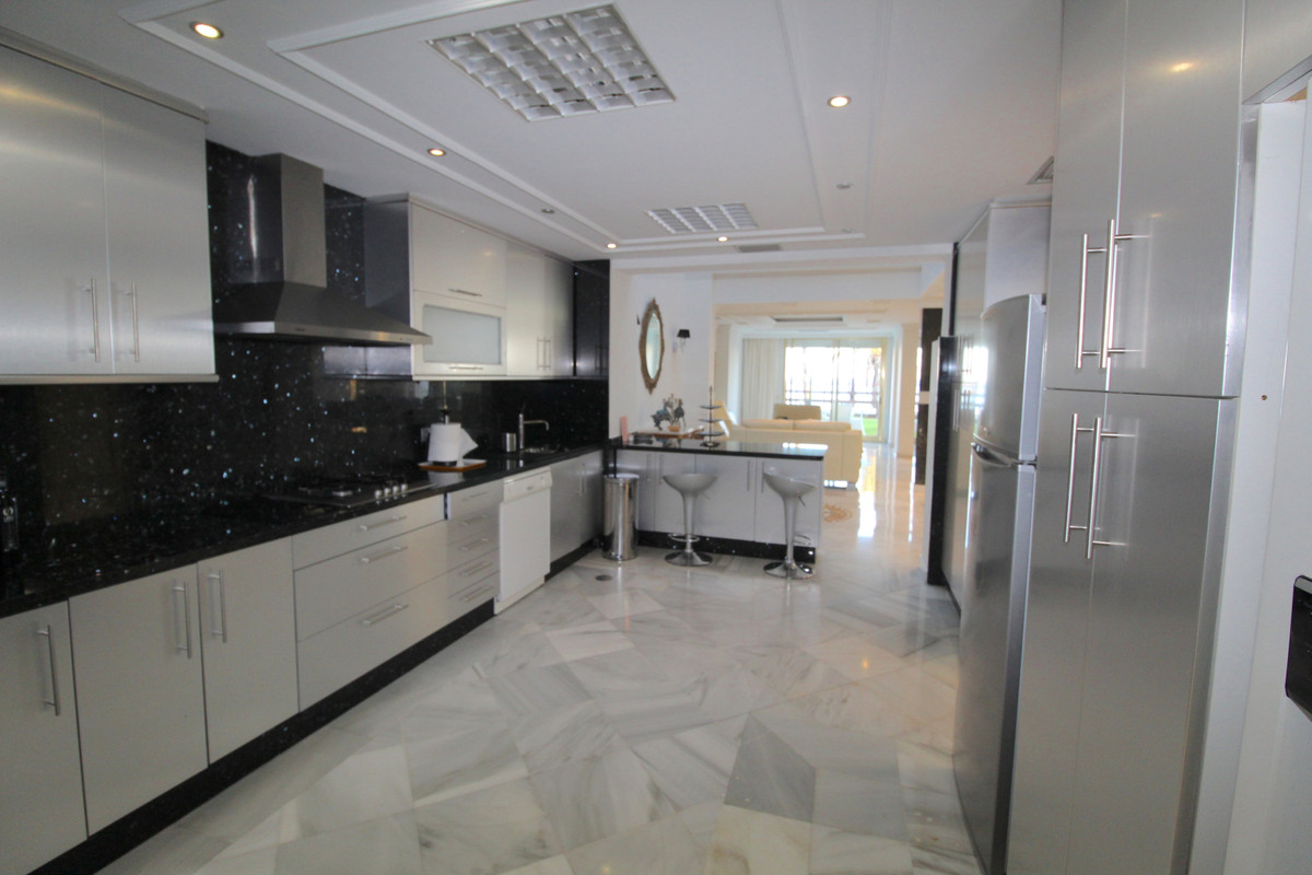 Se vende Apartamento Planta Baja de 4 dormitorios en Costa Del Sol, Málaga, España