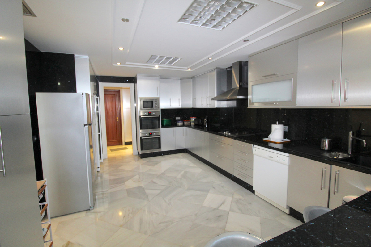 Se vende Apartamento Planta Baja de 4 dormitorios en Costa Del Sol, Málaga, España