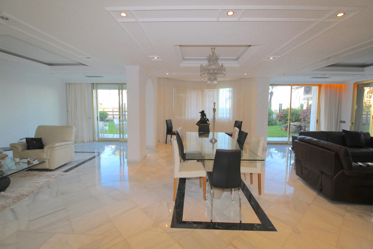 Se vende Apartamento Planta Baja de 4 dormitorios en Costa Del Sol, Málaga, España
