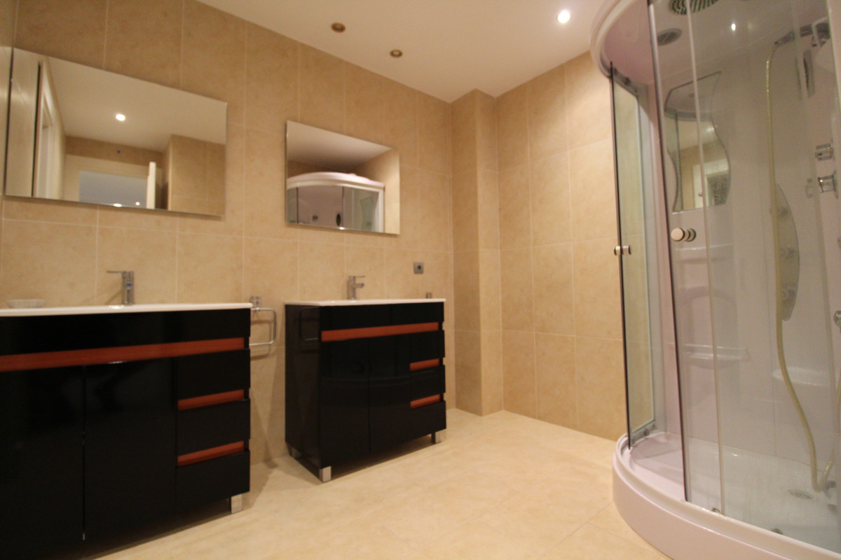 Se vende Apartamento Planta Baja de 4 dormitorios en Costa Del Sol, Málaga, España