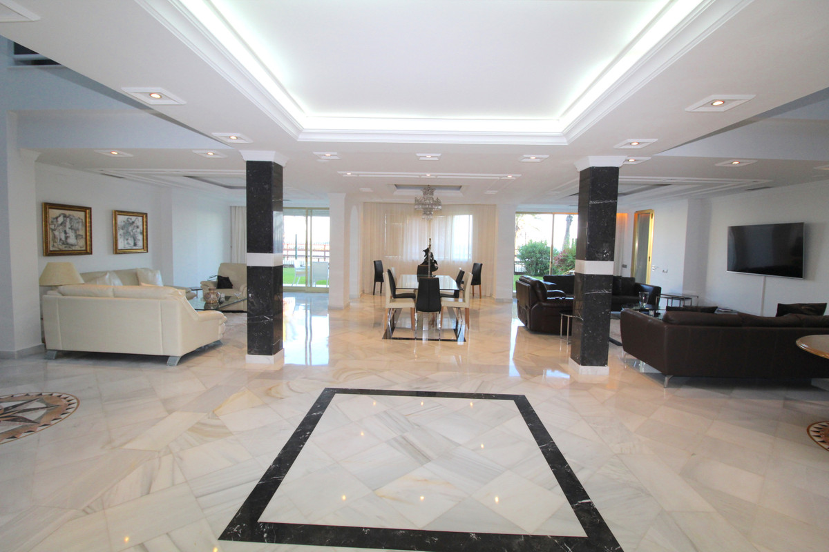 Se vende Apartamento Planta Baja de 4 dormitorios en Costa Del Sol, Málaga, España