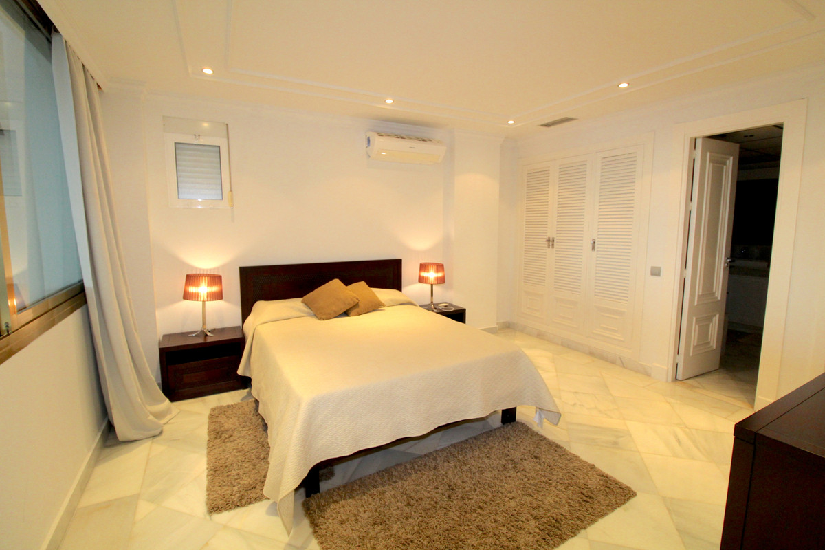 Se vende Apartamento Planta Baja de 4 dormitorios en Costa Del Sol, Málaga, España