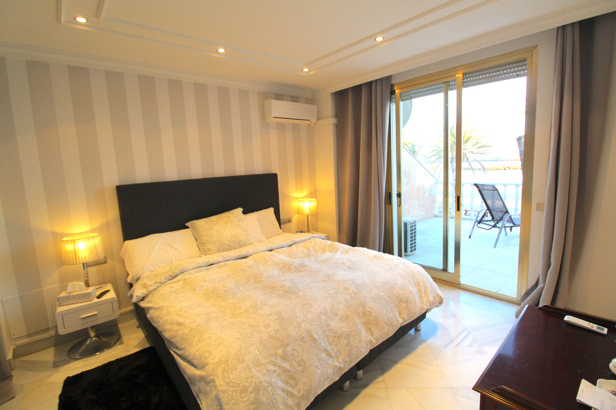 Se vende Apartamento Planta Baja de 4 dormitorios en Costa Del Sol, Málaga, España