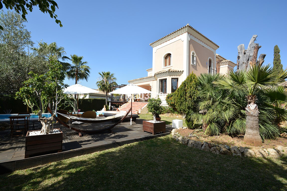 Se vende Villa - Chalet de 5 dormitorios en Costa Del Sol, Málaga, España
