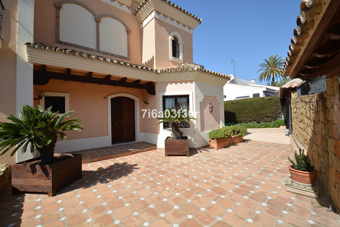Se vende Villa - Chalet de 5 dormitorios en Costa Del Sol, Málaga, España