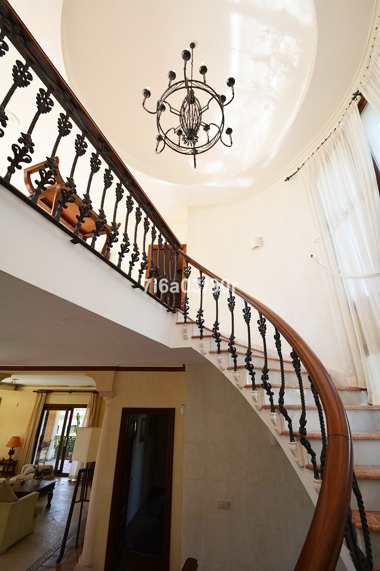 Se vende Villa - Chalet de 5 dormitorios en Costa Del Sol, Málaga, España