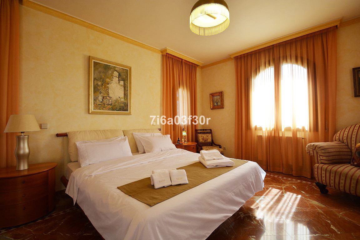 Se vende Villa - Chalet de 5 dormitorios en Costa Del Sol, Málaga, España