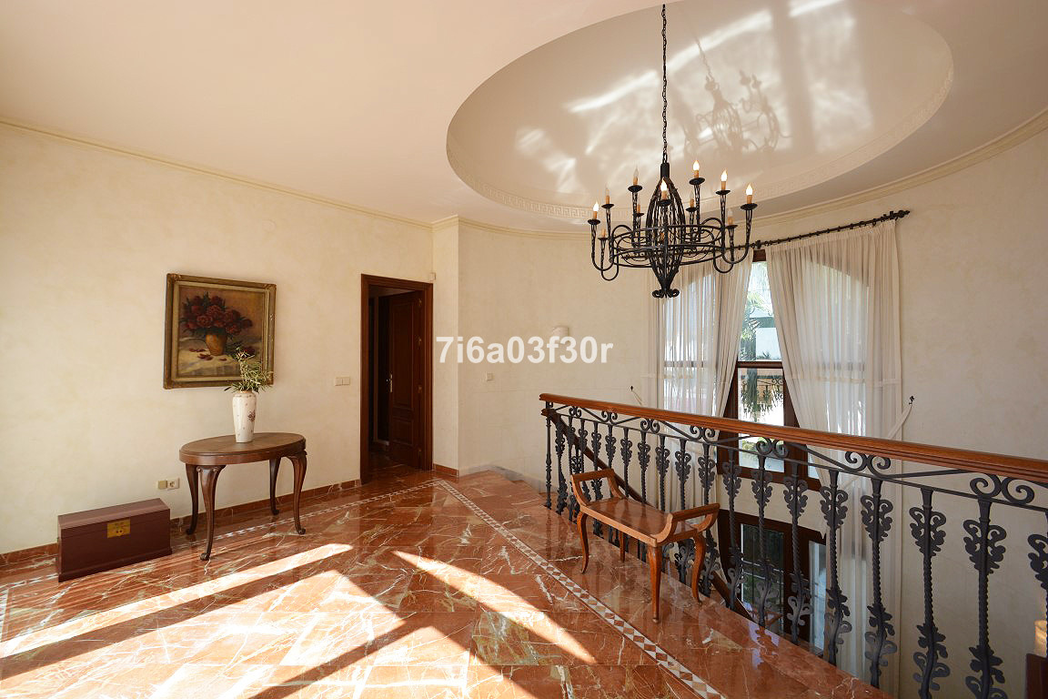 Se vende Villa - Chalet de 5 dormitorios en Costa Del Sol, Málaga, España