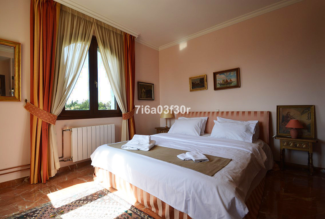 Se vende Villa - Chalet de 5 dormitorios en Costa Del Sol, Málaga, España