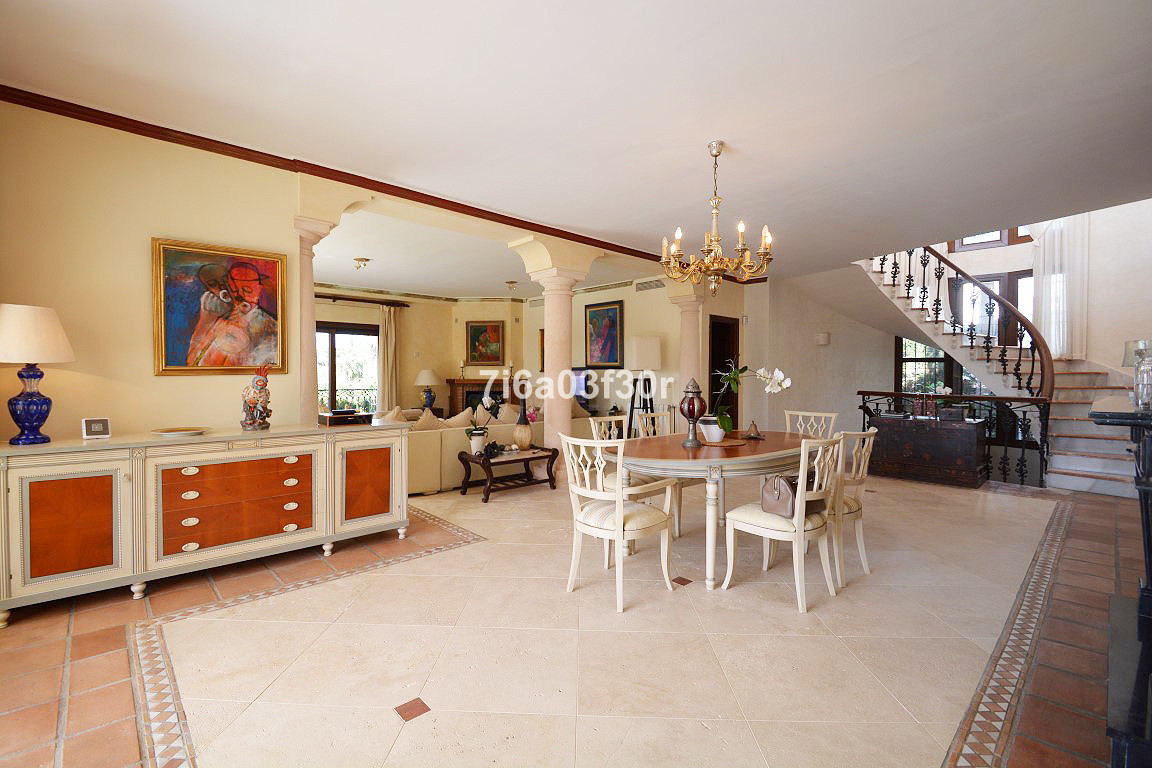 Se vende Villa - Chalet de 5 dormitorios en Costa Del Sol, Málaga, España