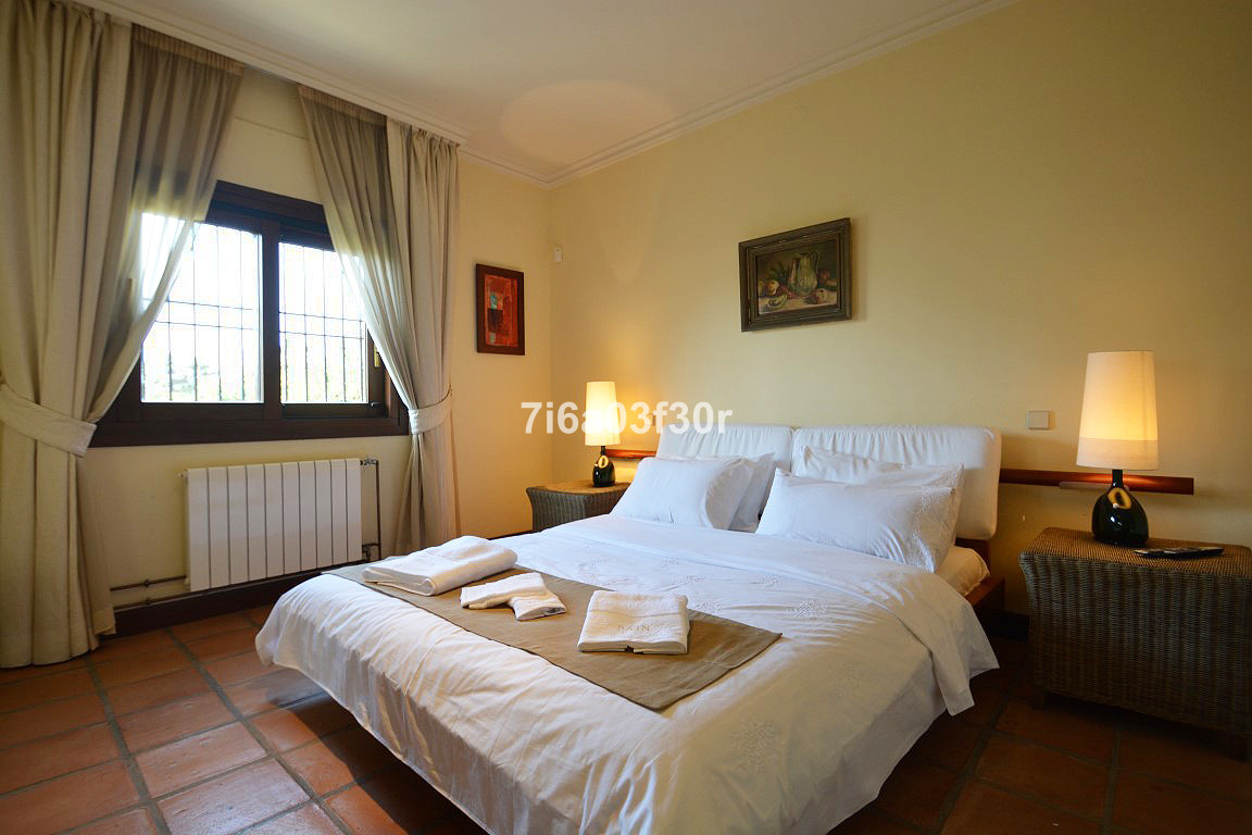 Se vende Villa - Chalet de 5 dormitorios en Costa Del Sol, Málaga, España