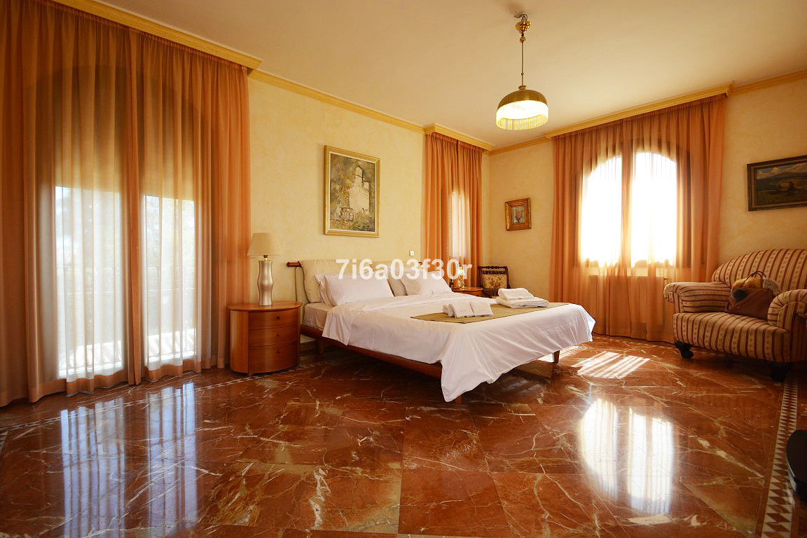 Se vende Villa - Chalet de 5 dormitorios en Costa Del Sol, Málaga, España