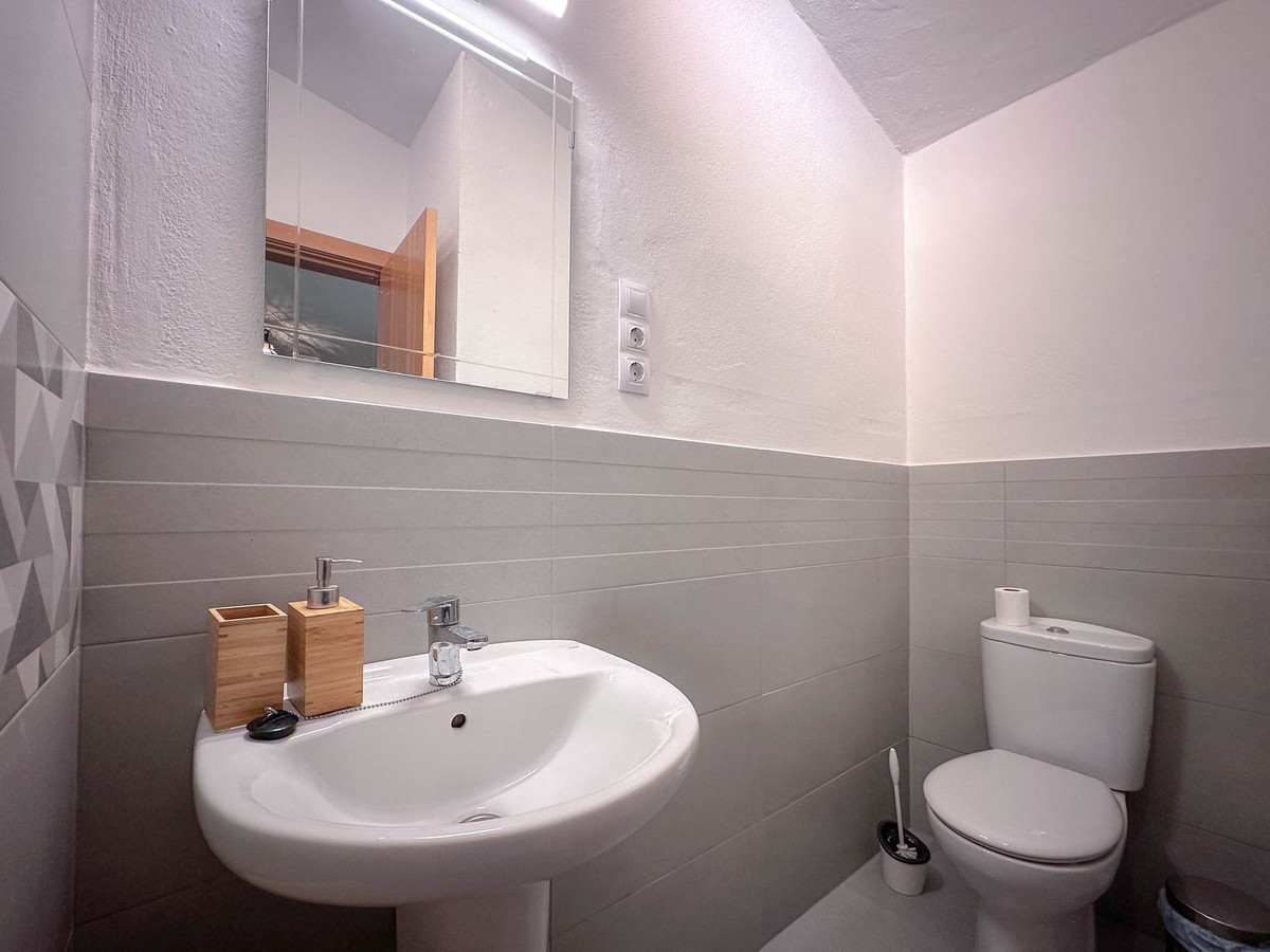 Se vende Cama y Desayuno de 7 dormitorios en Costa Del Sol, Málaga, España