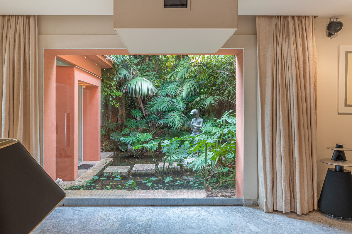 Se vende Villa - Chalet de 4 dormitorios en Costa Del Sol, Málaga, España