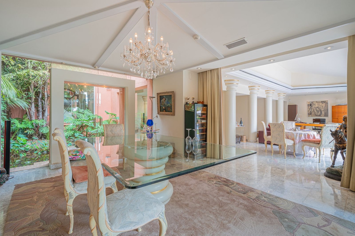 Se vende Villa - Chalet de 4 dormitorios en Costa Del Sol, Málaga, España