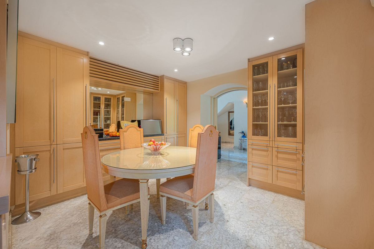 Se vende Villa - Chalet de 4 dormitorios en Costa Del Sol, Málaga, España