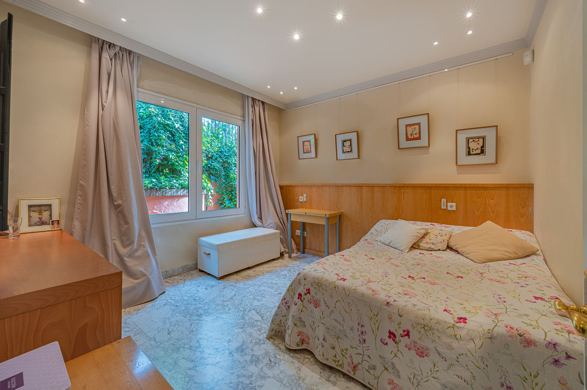 Se vende Villa - Chalet de 4 dormitorios en Costa Del Sol, Málaga, España