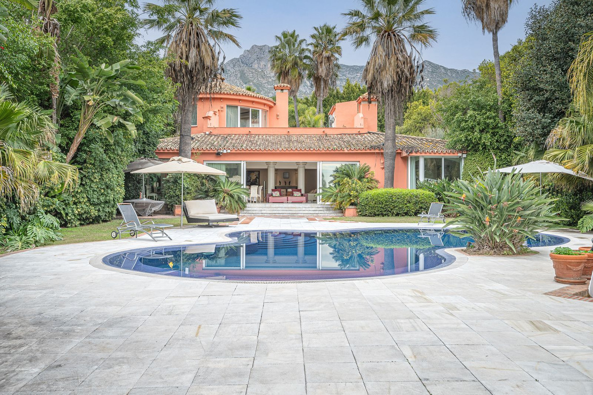 Se vende Villa - Chalet de 4 dormitorios en Costa Del Sol, Málaga, España