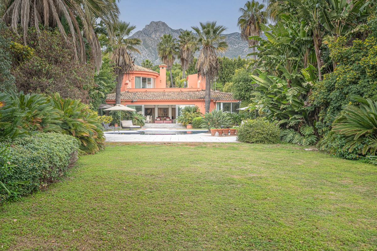 Se vende Villa - Chalet de 4 dormitorios en Costa Del Sol, Málaga, España