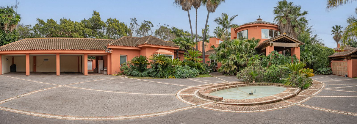 Se vende Villa - Chalet de 4 dormitorios en Costa Del Sol, Málaga, España
