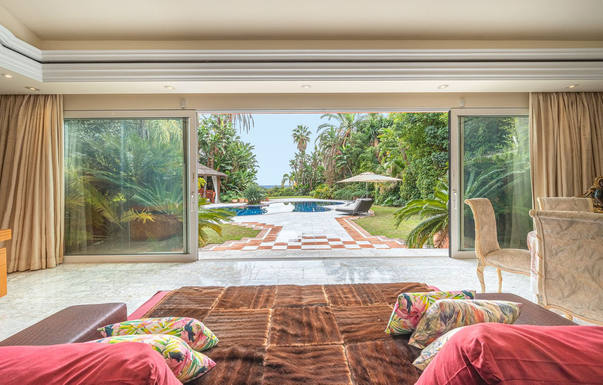 Se vende Villa - Chalet de 4 dormitorios en Costa Del Sol, Málaga, España