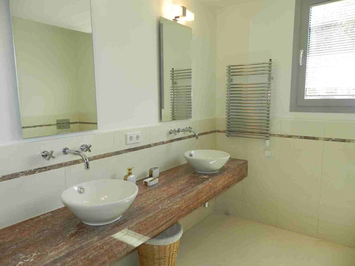 Se vende Pareada de 4 dormitorios en Costa Del Sol, Málaga, España