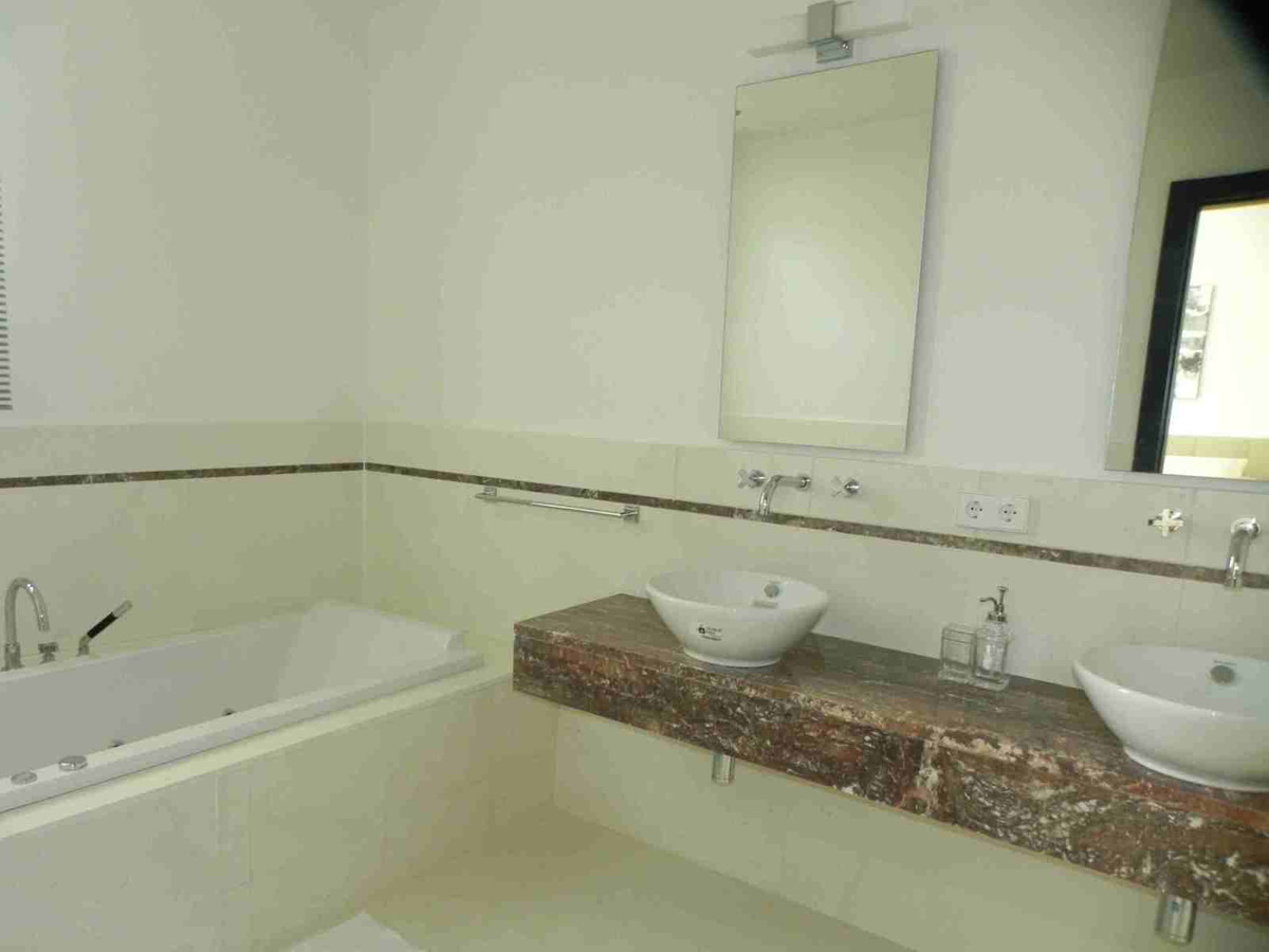 Se vende Pareada de 4 dormitorios en Costa Del Sol, Málaga, España