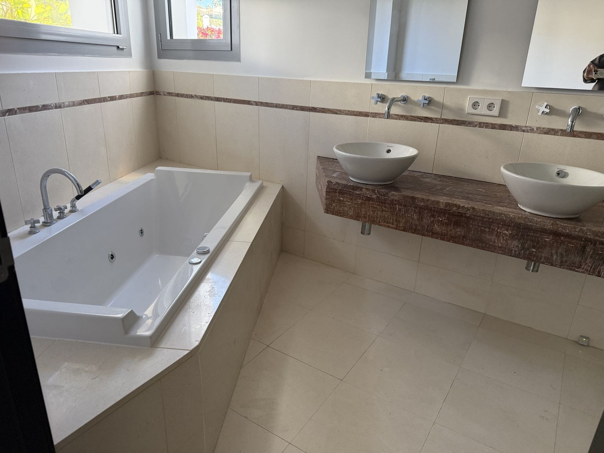 Se vende Pareada de 4 dormitorios en Costa Del Sol, Málaga, España